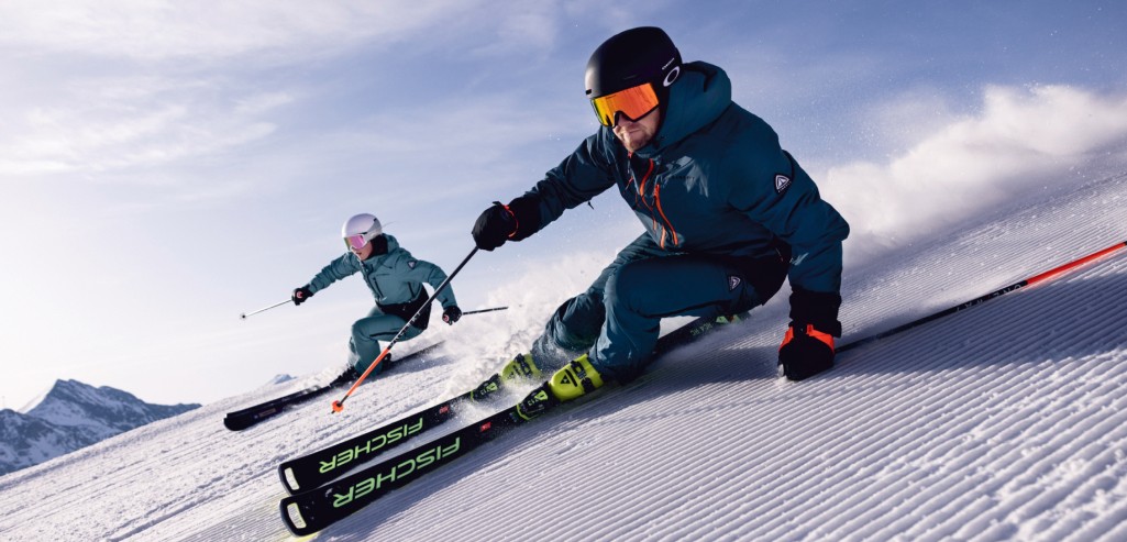 Skifahrer auf frisch präparierter Piste © Intersport
